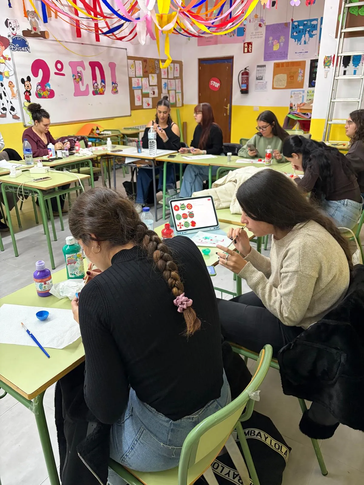 Alumnado de Educación Infantil trabajando en el aula